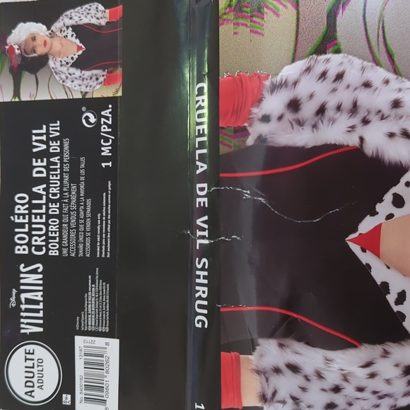 Cruella DeVille Faux Fur Shrug (Disney Villains) - Picture 2 of 12